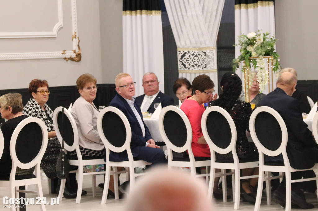 Seniorzy bawili się na zabawie karnawałowej