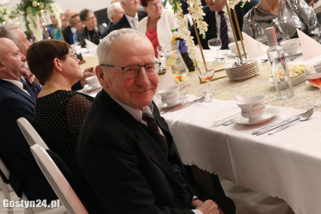 Seniorzy bawili się na zabawie karnawałowej