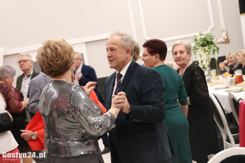 Seniorzy bawili się na zabawie karnawałowej