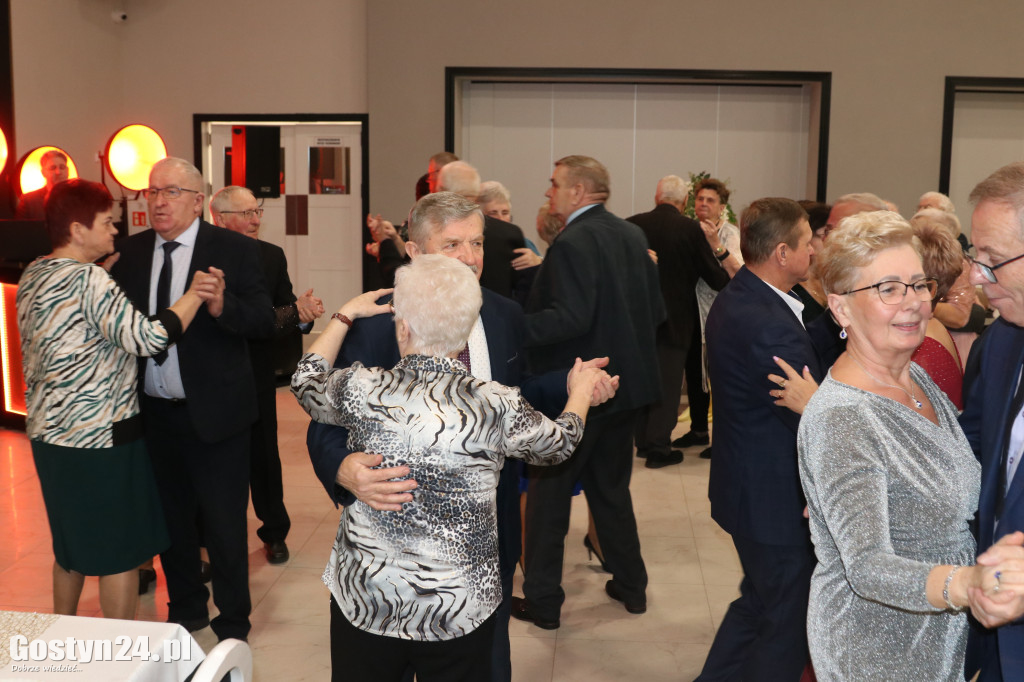 Seniorzy bawili się na zabawie karnawałowej