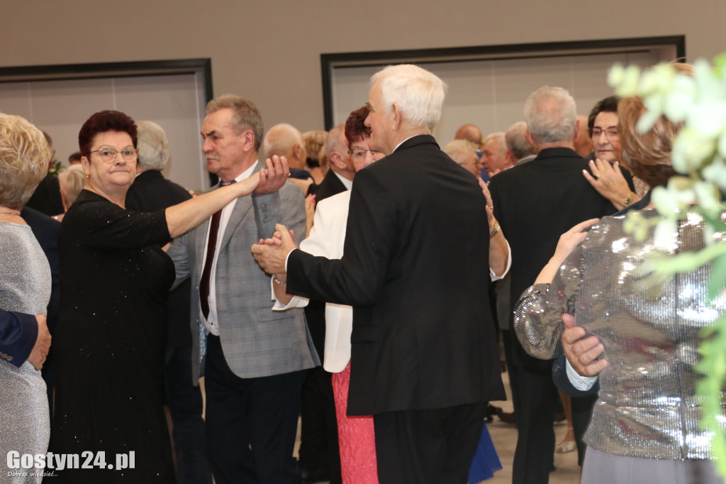 Seniorzy bawili się na zabawie karnawałowej
