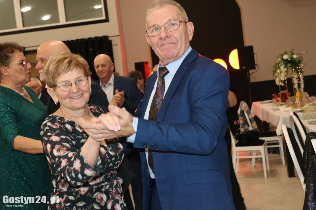 Seniorzy bawili się na zabawie karnawałowej