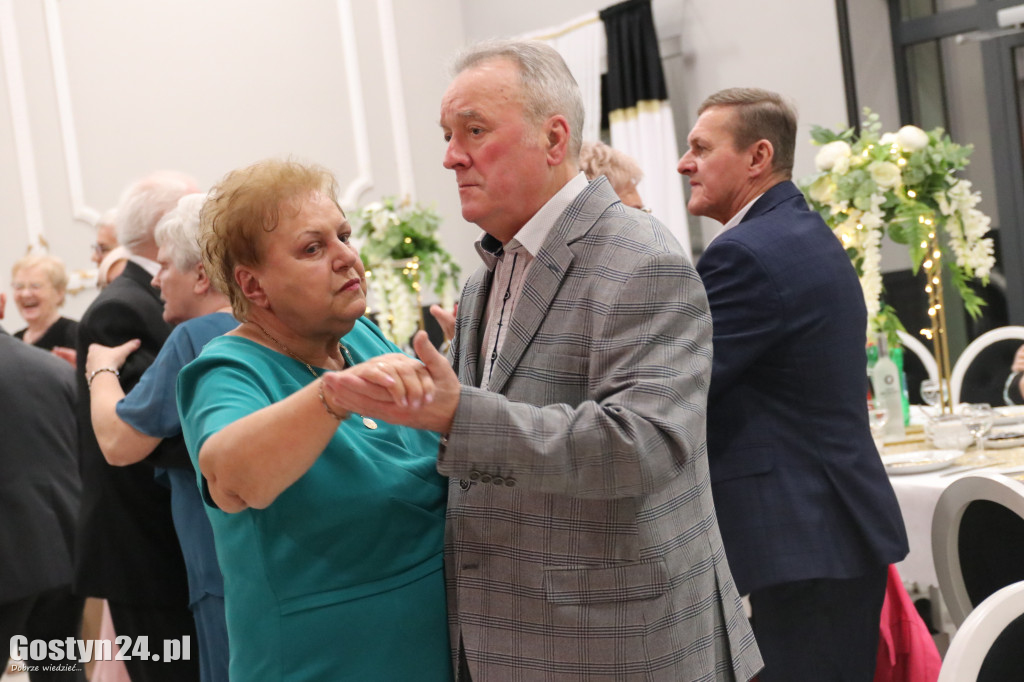 Seniorzy bawili się na zabawie karnawałowej