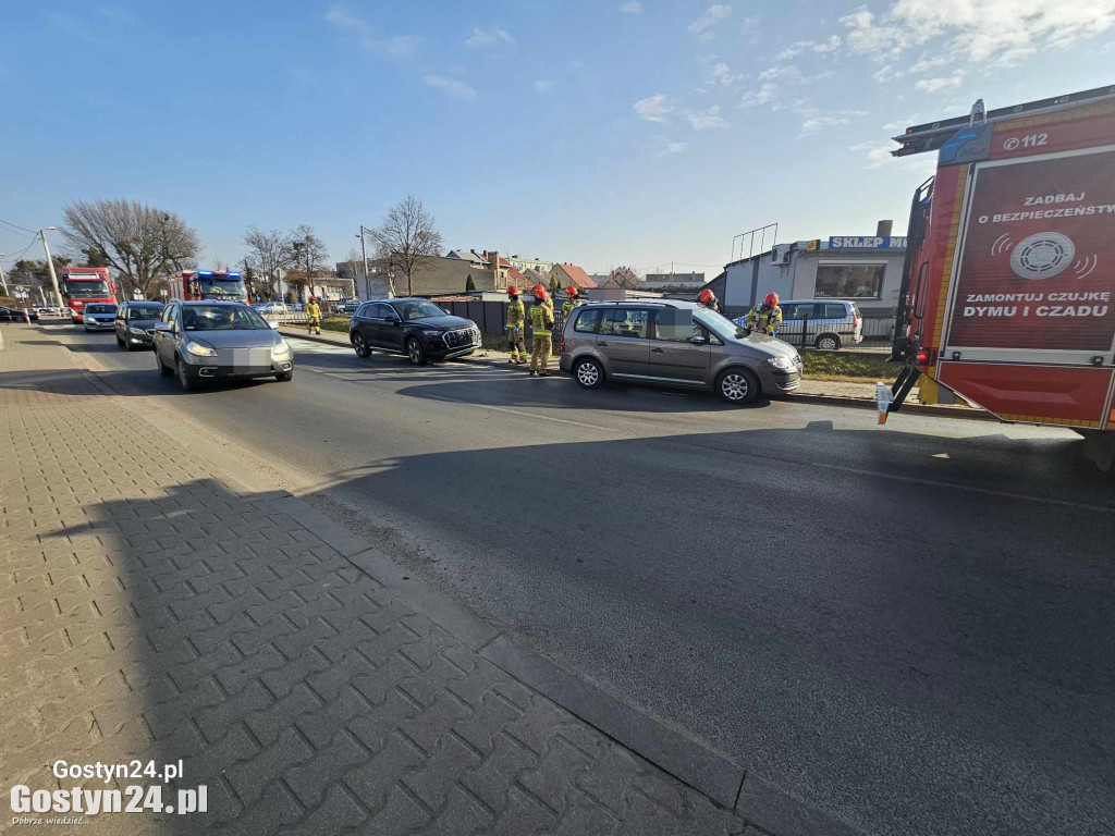 Zderzenie osobówek na ul. Mostowej w Gostyniu