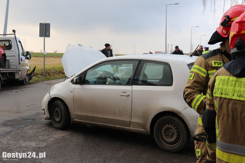 Zderzenie dwóch pojazdów w rejonie szkoły w Sikorzynie