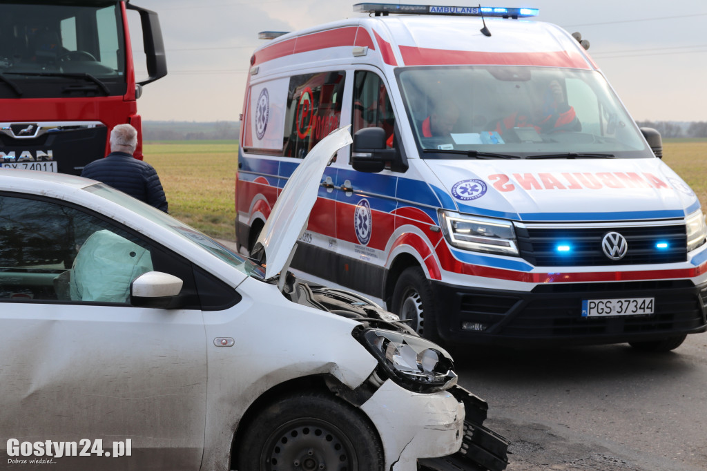 Zderzenie dwóch pojazdów w rejonie szkoły w Sikorzynie