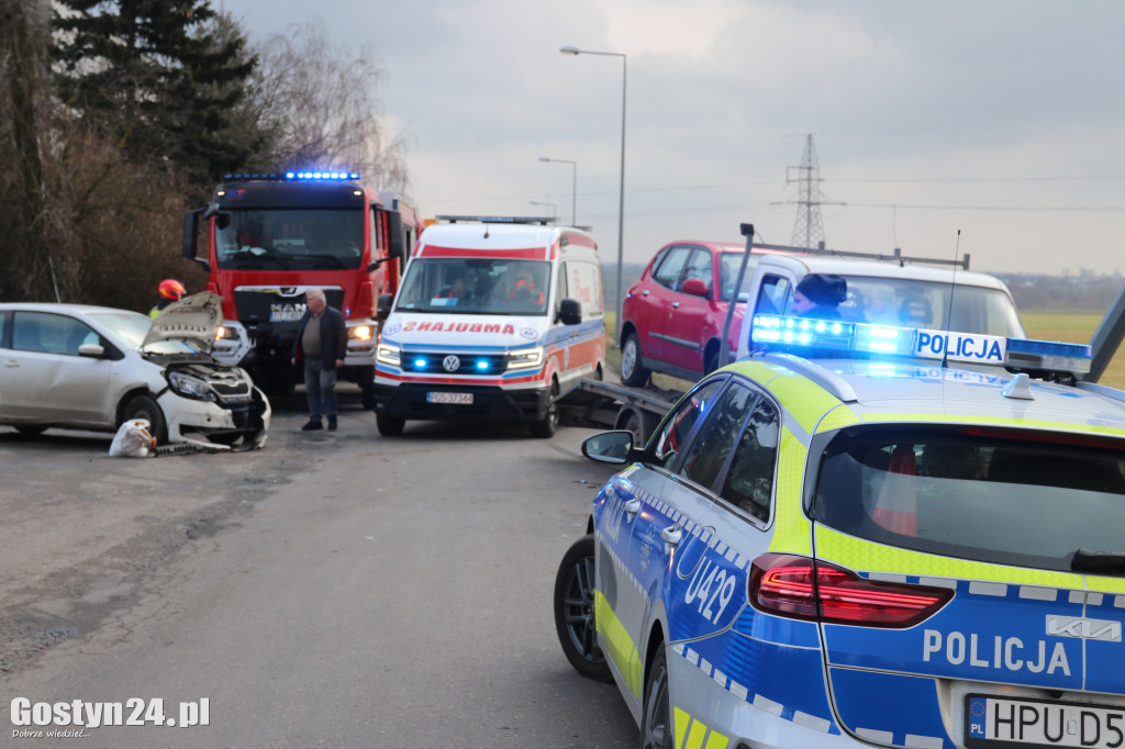 Zderzenie dwóch pojazdów w rejonie szkoły w Sikorzynie