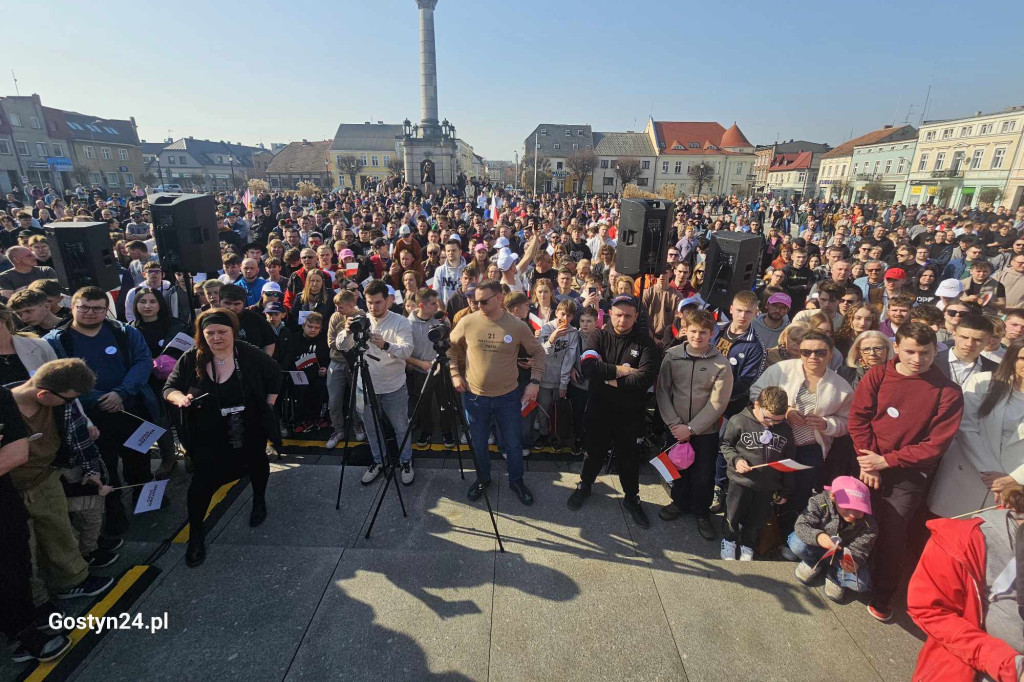 Sławomir Mentzen na gostyńskim rynku