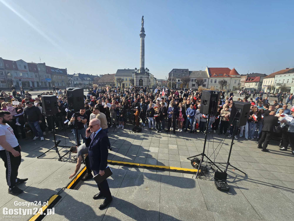 Sławomir Mentzen na gostyńskim rynku