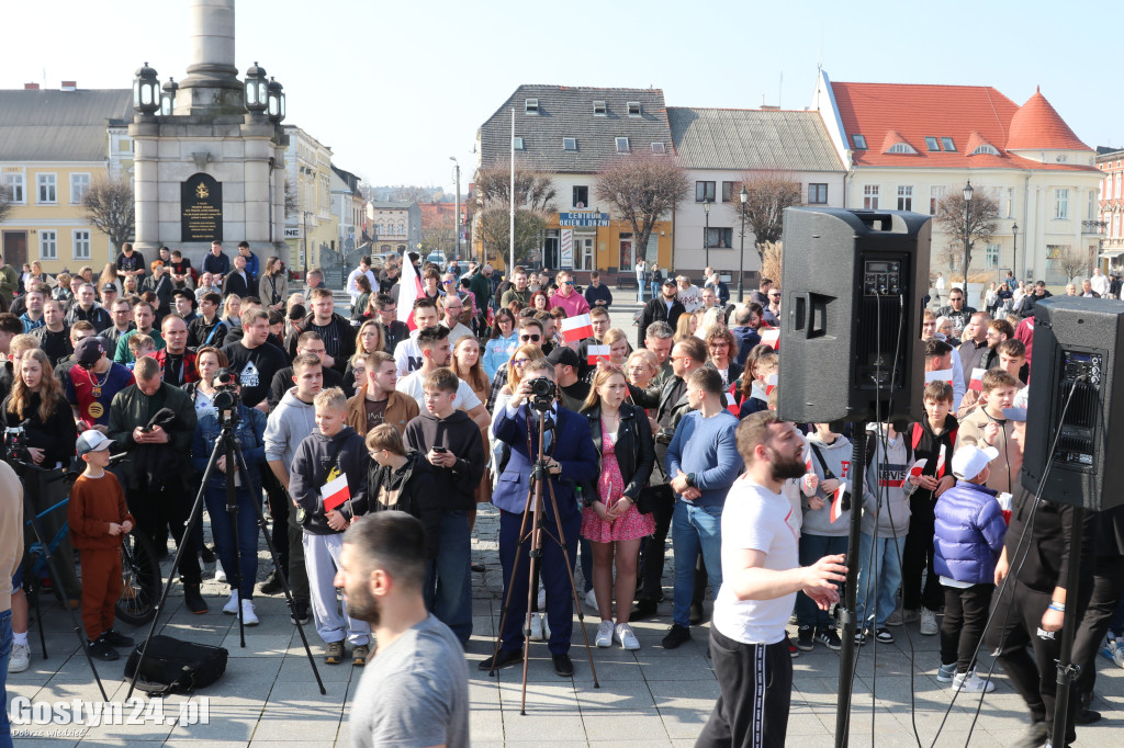 Sławomir Mentzen na gostyńskim rynku