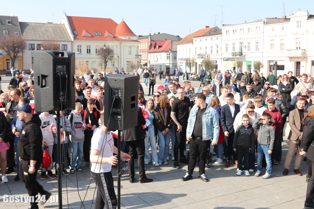 Sławomir Mentzen na gostyńskim rynku