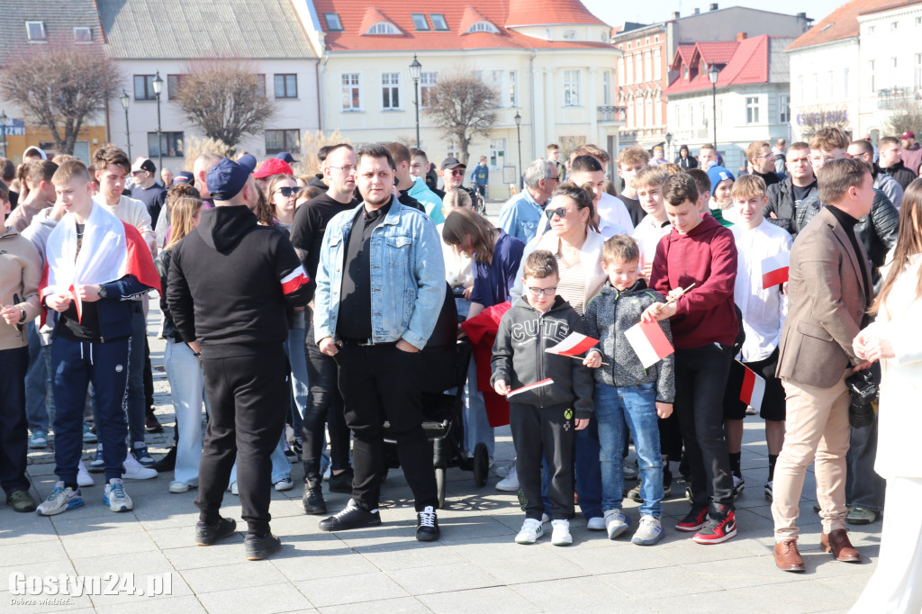 Sławomir Mentzen na gostyńskim rynku