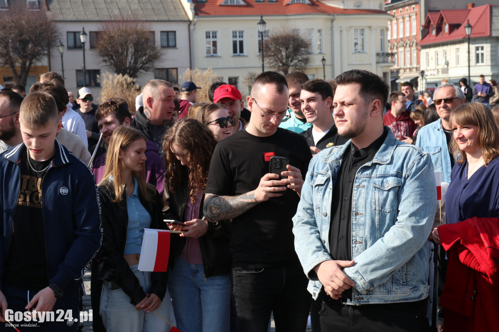 Sławomir Mentzen na gostyńskim rynku