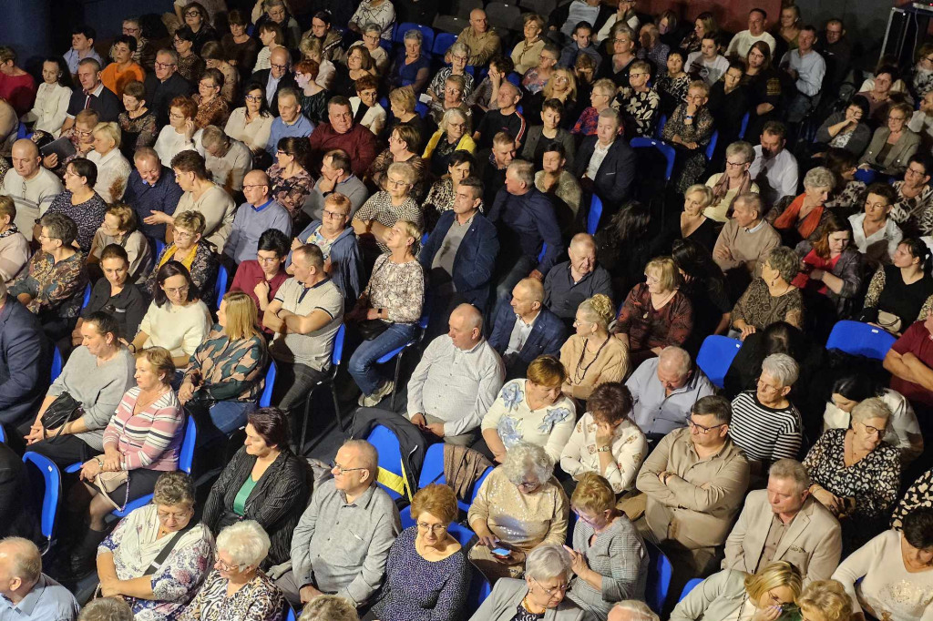 Koncert Pawła Gołeckiego z zespołem w GOK Hutnik