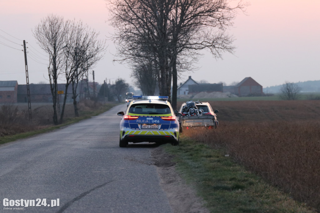 Wypadek motocyklisty. Uderzył w przebiegającą sarnę