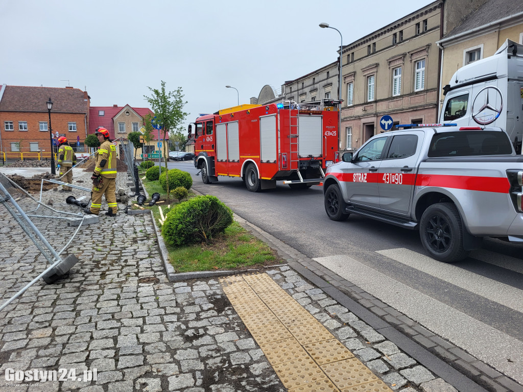 Nietypowe zdarzenie drogowe na gostyńskim rynku