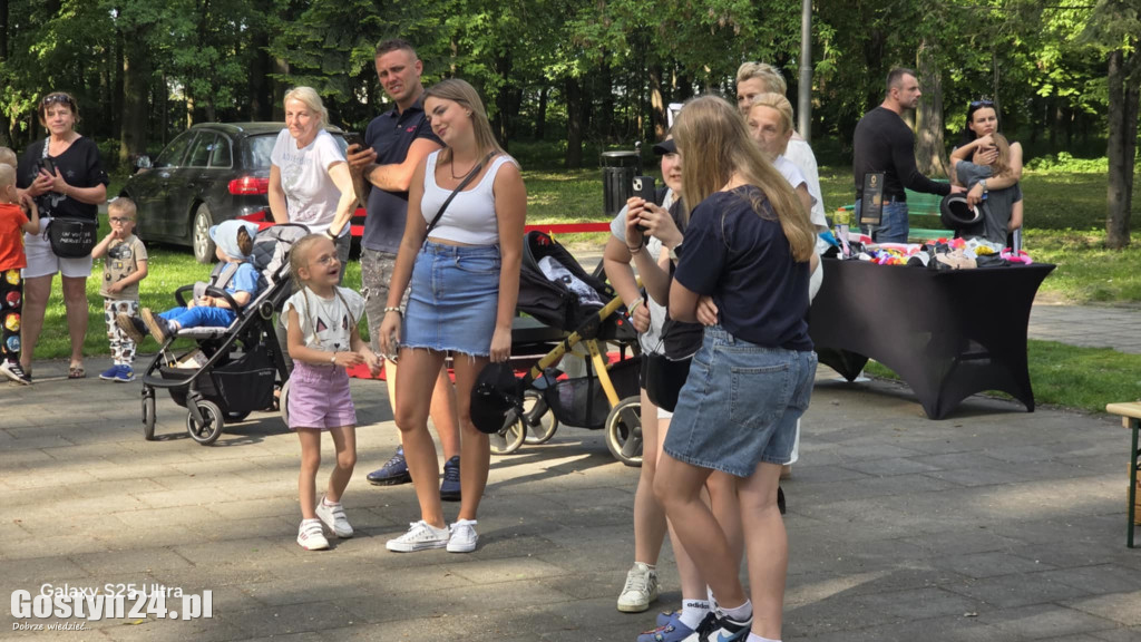Majówka w parku miejskim w Pogorzeli