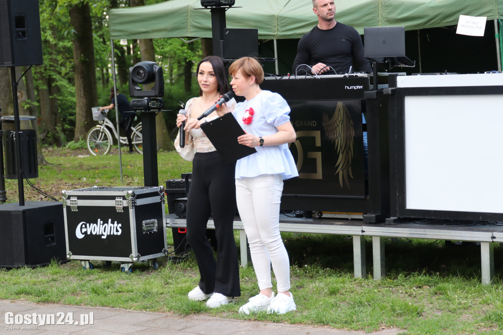 Majówka w parku miejskim w Pogorzeli