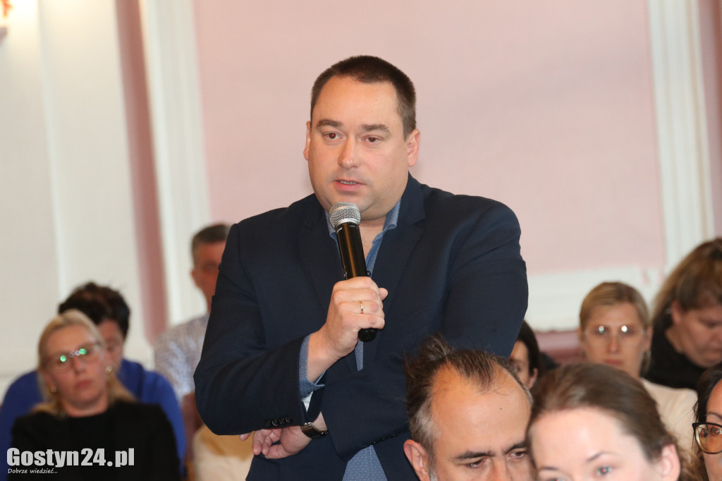 Spotkanie w sprawie planowanej likwidacji porodówki w Gostyniu