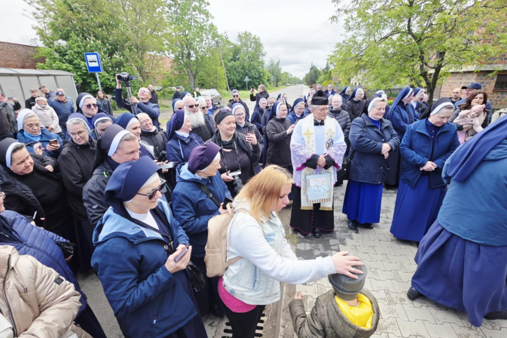 Odsłonięcie tablicy w Podrzeczu