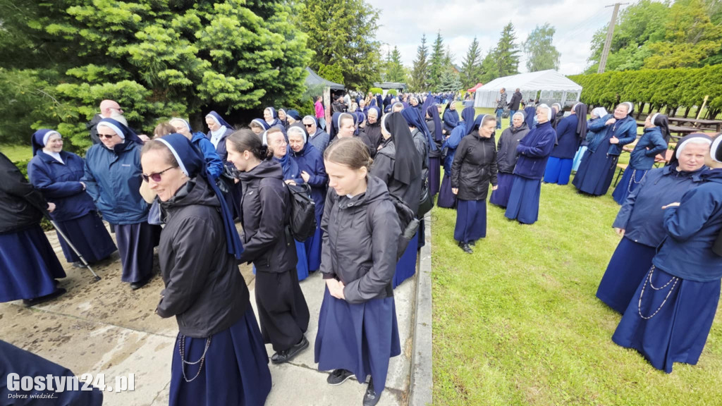Odsłonięcie tablicy w Podrzeczu