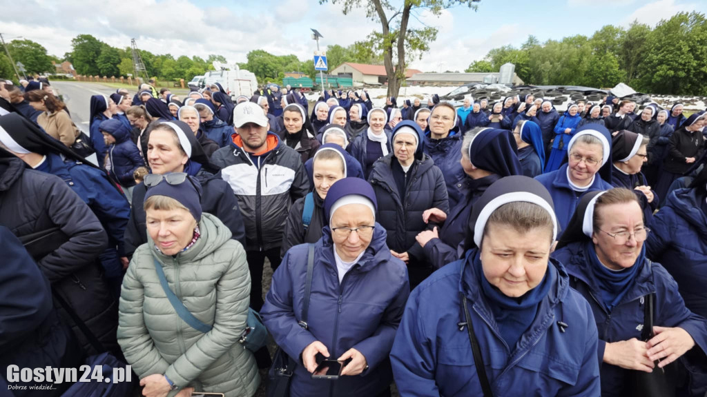 Odsłonięcie tablicy w Podrzeczu