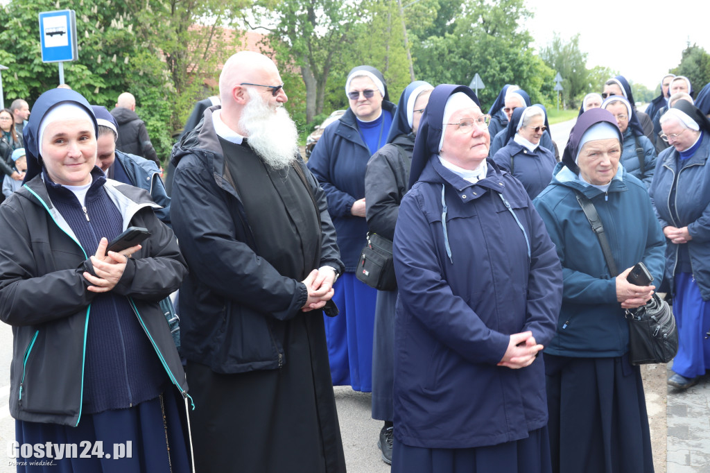 Odsłonięcie tablicy w Podrzeczu
