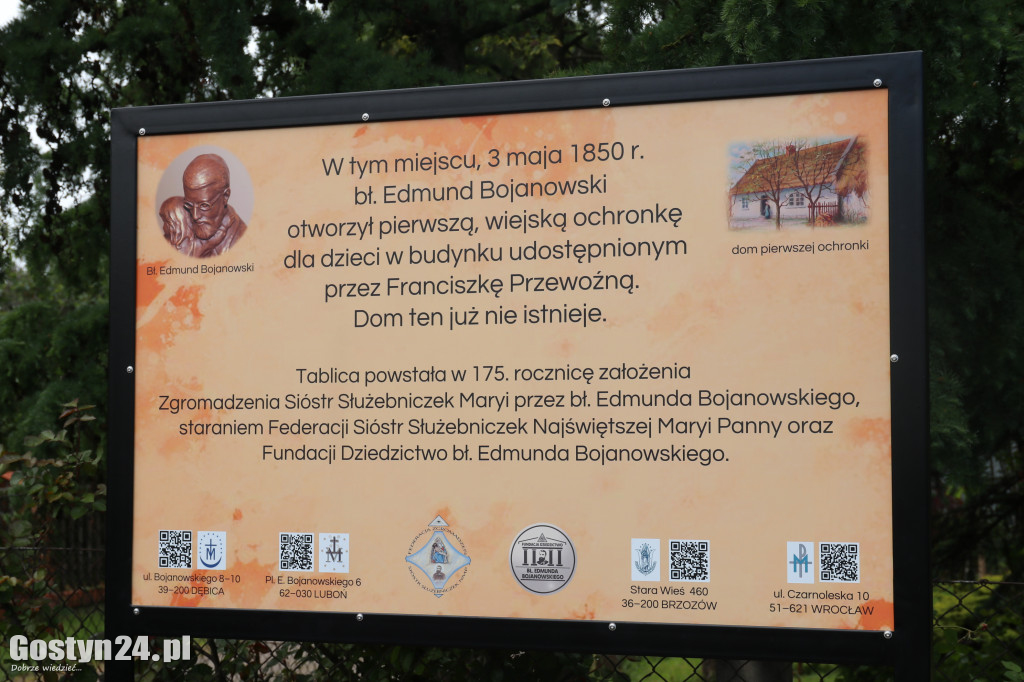 Odsłonięcie tablicy w Podrzeczu