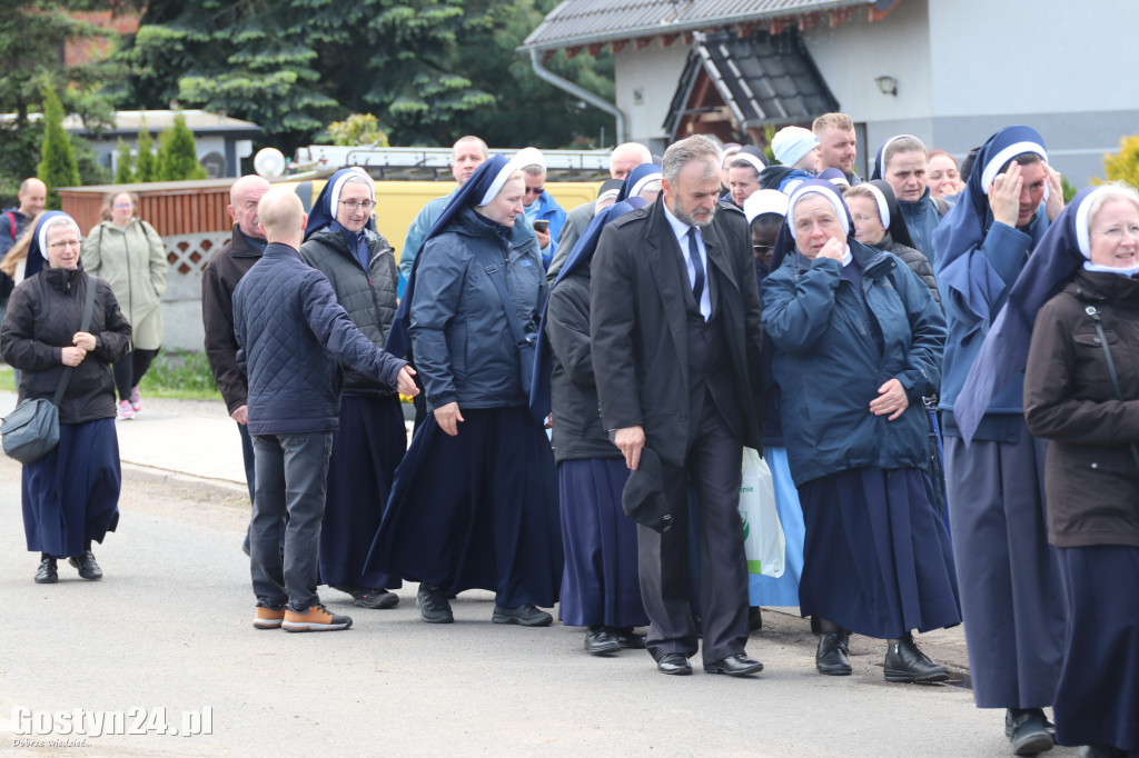 Odsłonięcie tablicy w Podrzeczu