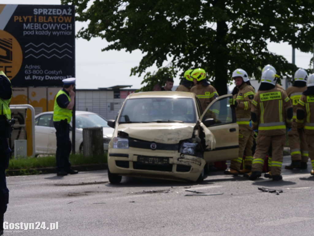 Kolizja na skrzyżowaniu ul Leszczyńskiej w Gostyniu.