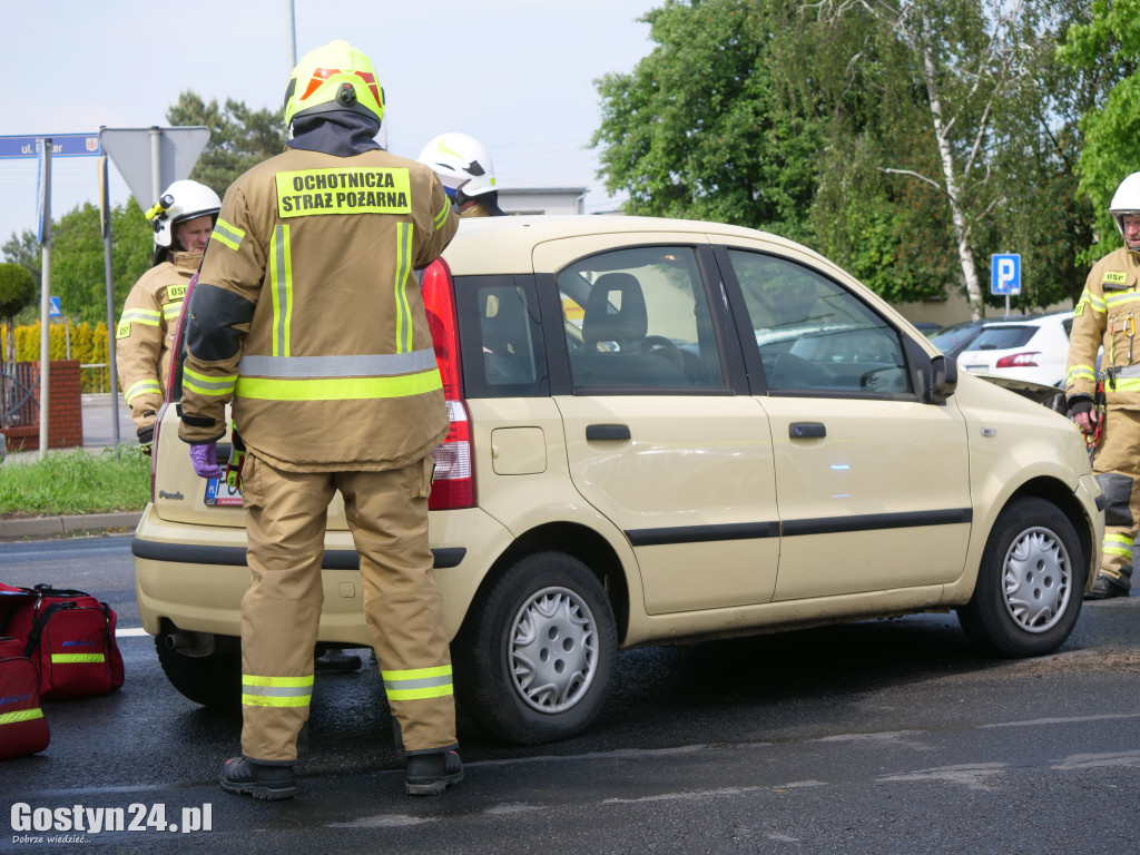 Kolizja na skrzyżowaniu ul Leszczyńskiej w Gostyniu.