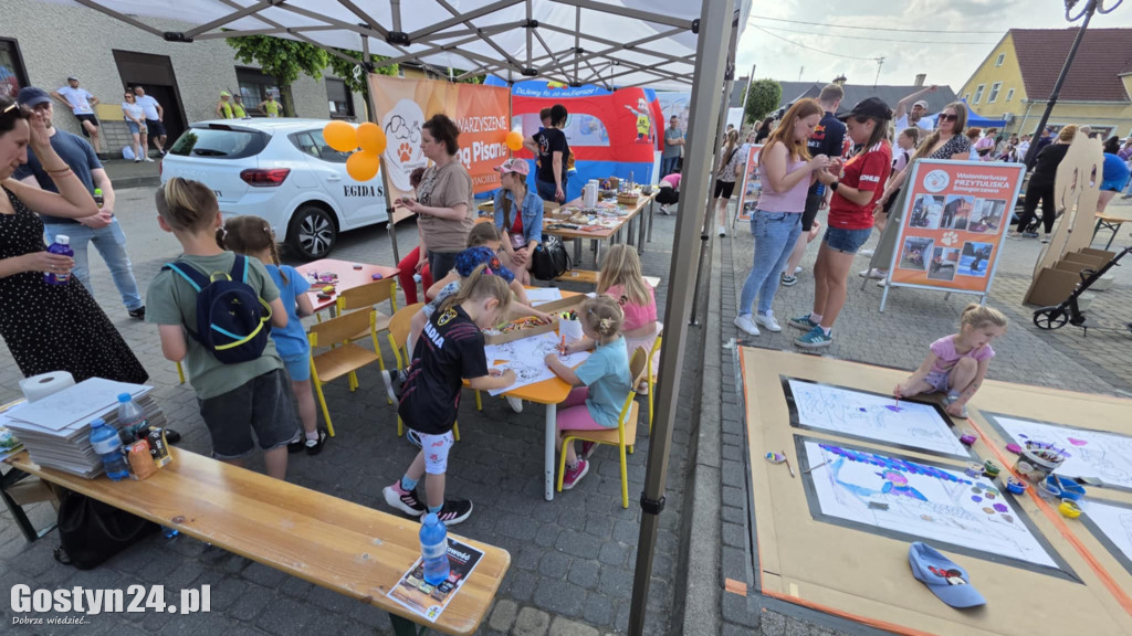 Kiermasz rękodzielników na rynku w Piaskach