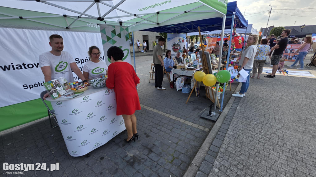 Kiermasz rękodzielników na rynku w Piaskach
