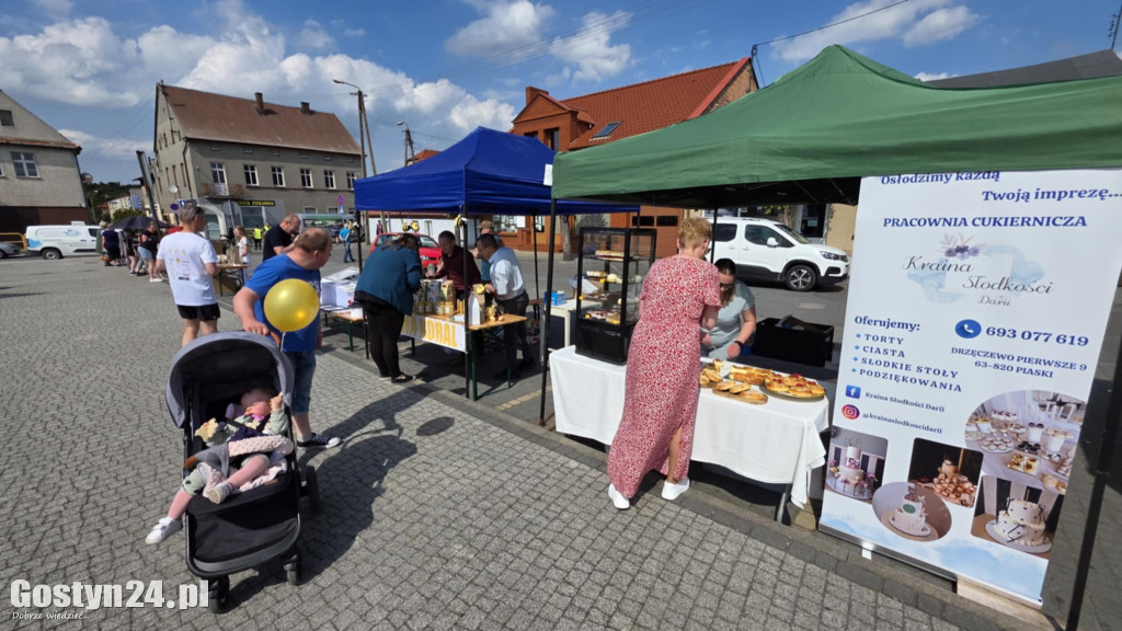 Kiermasz rękodzielników na rynku w Piaskach