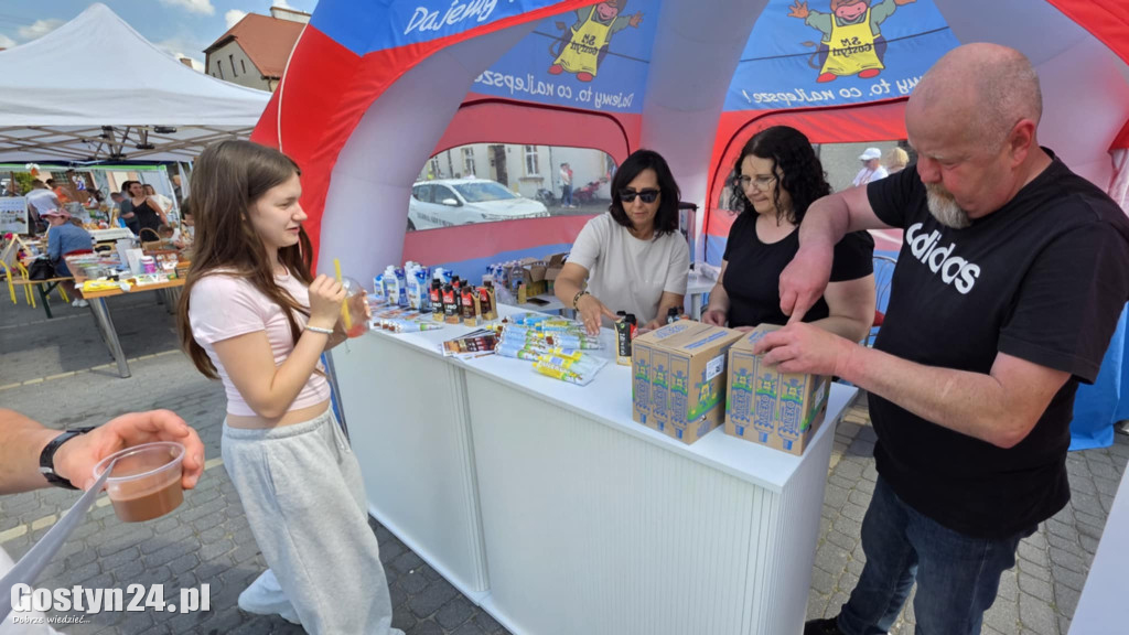 Kiermasz rękodzielników na rynku w Piaskach