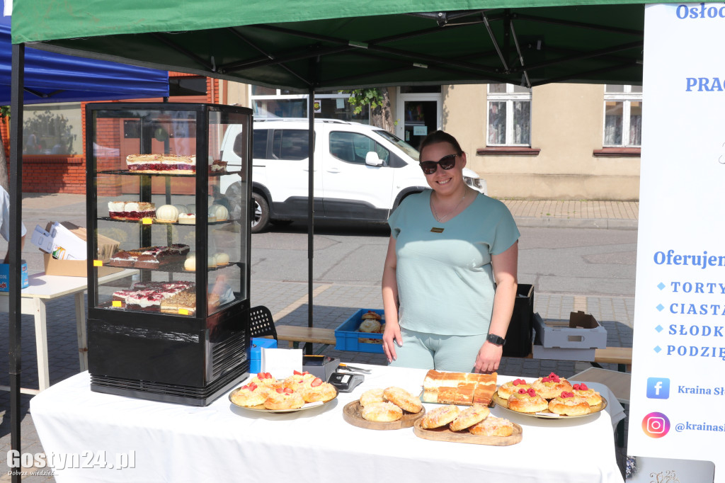Kiermasz rękodzielników na rynku w Piaskach