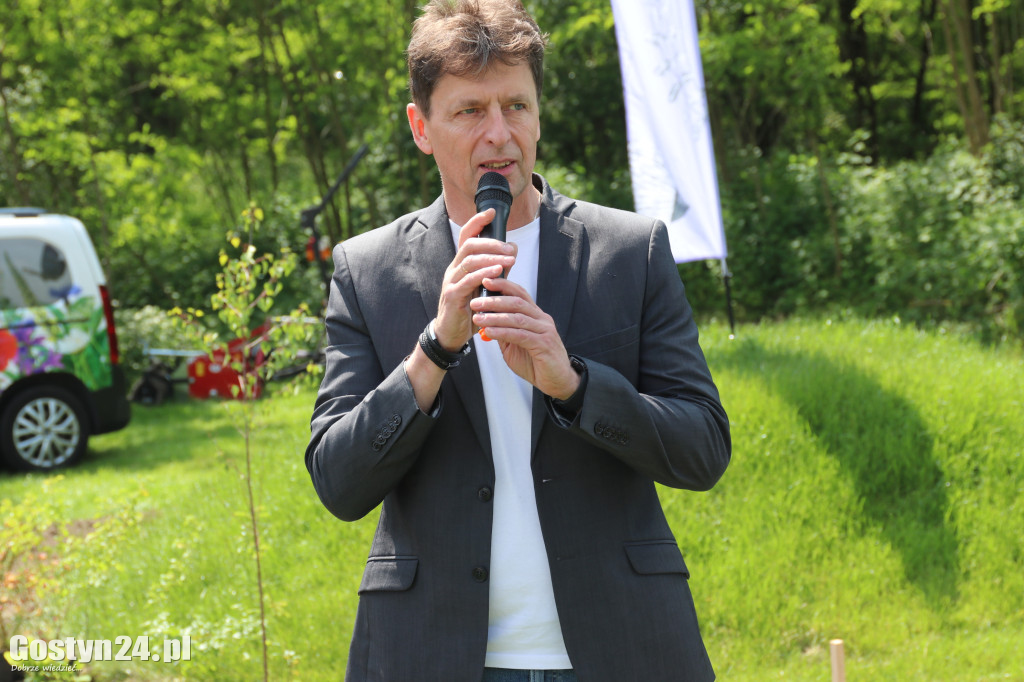 Oficjalne otwarcie skwerku przy gostyńskiej hucie
