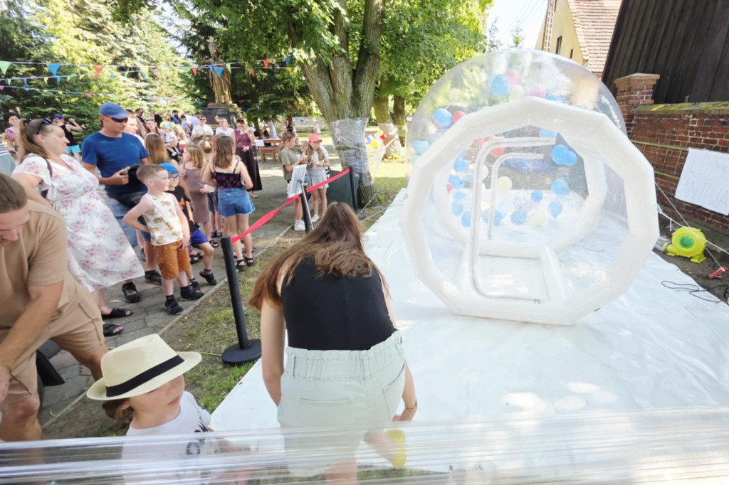 Piknik parafialny przy kościele w Piaskach