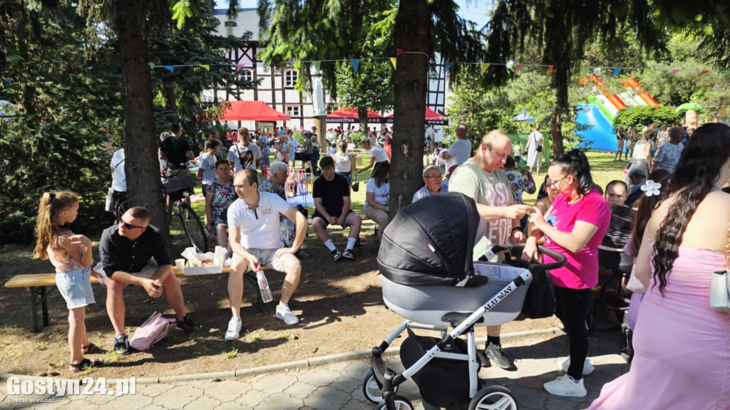 Piknik parafialny przy kościele w Piaskach
