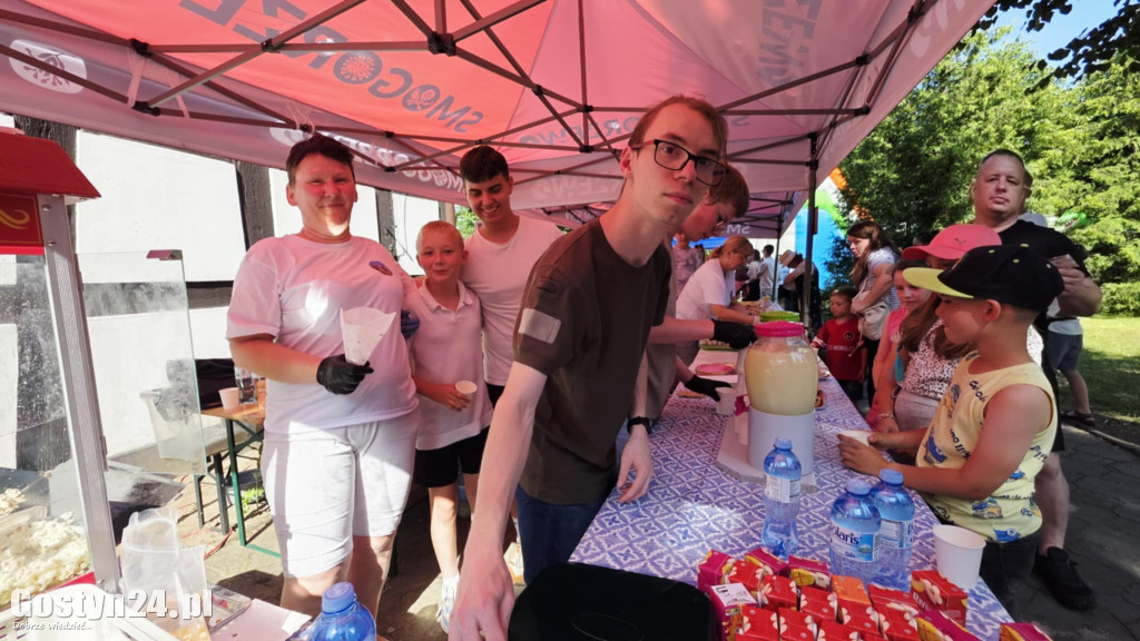 Piknik parafialny przy kościele w Piaskach