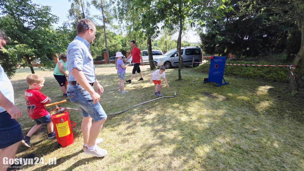 Piknik parafialny przy kościele w Piaskach