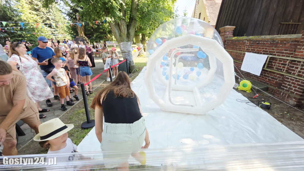 Piknik parafialny przy kościele w Piaskach