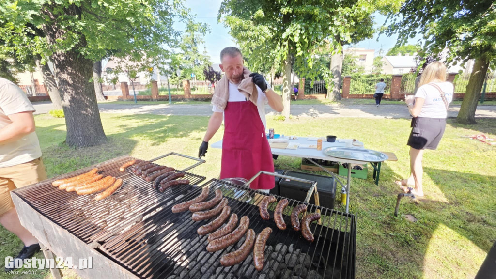 Piknik parafialny przy kościele w Piaskach