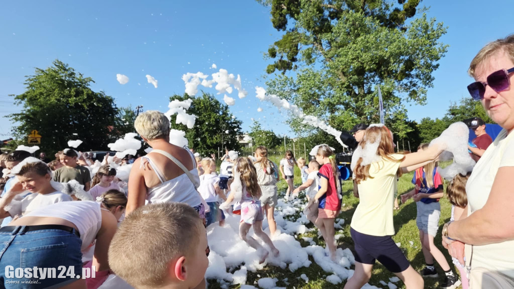 Piknik parafialny przy kościele w Piaskach