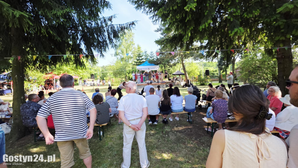 Piknik parafialny przy kościele w Piaskach