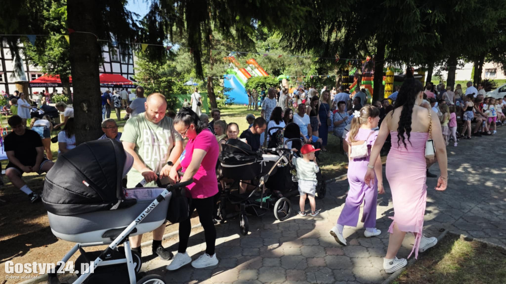 Piknik parafialny przy kościele w Piaskach