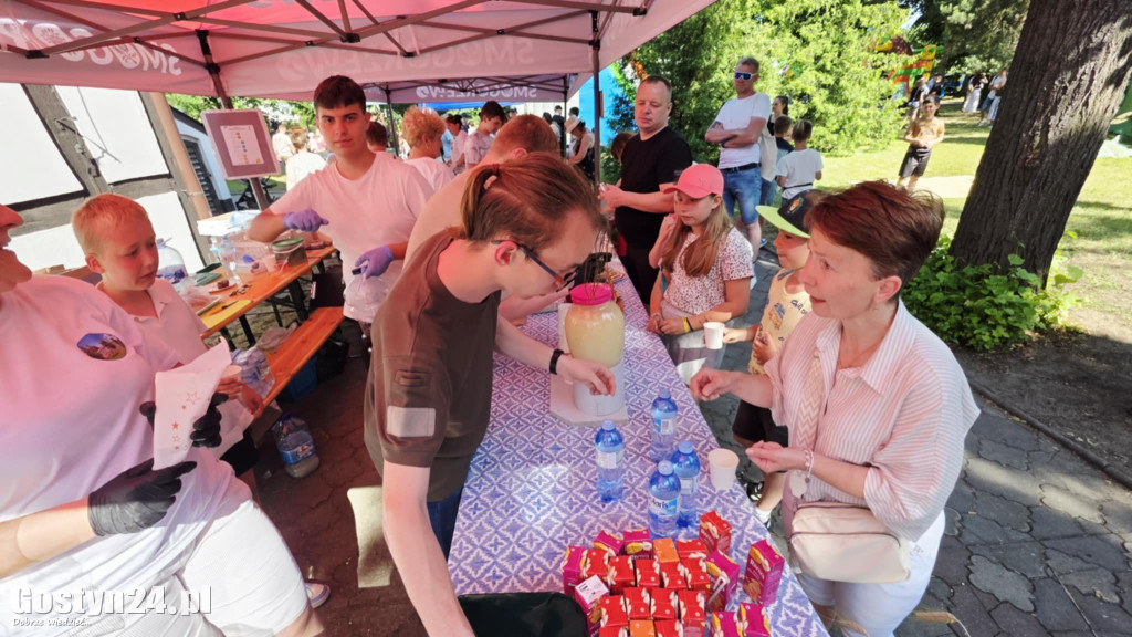 Piknik parafialny przy kościele w Piaskach