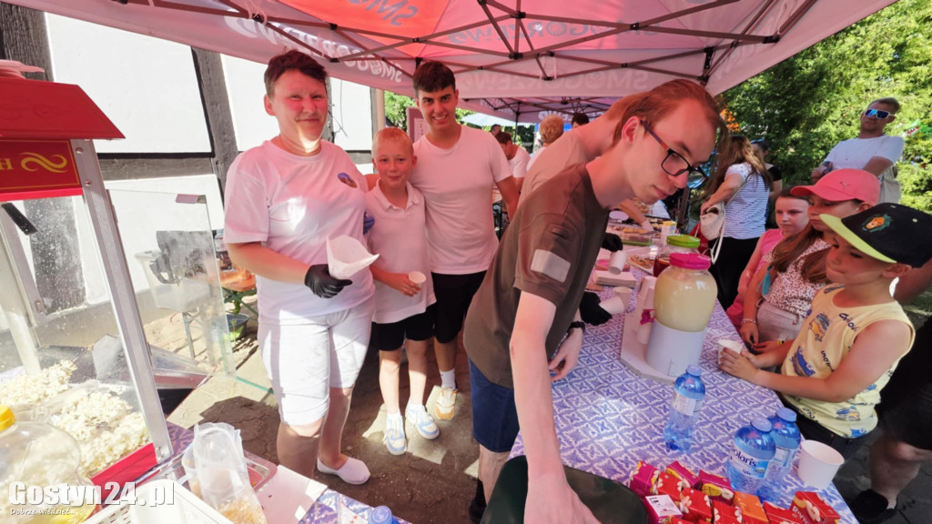 Piknik parafialny przy kościele w Piaskach