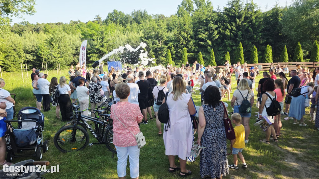 Piknik parafialny przy kościele w Piaskach