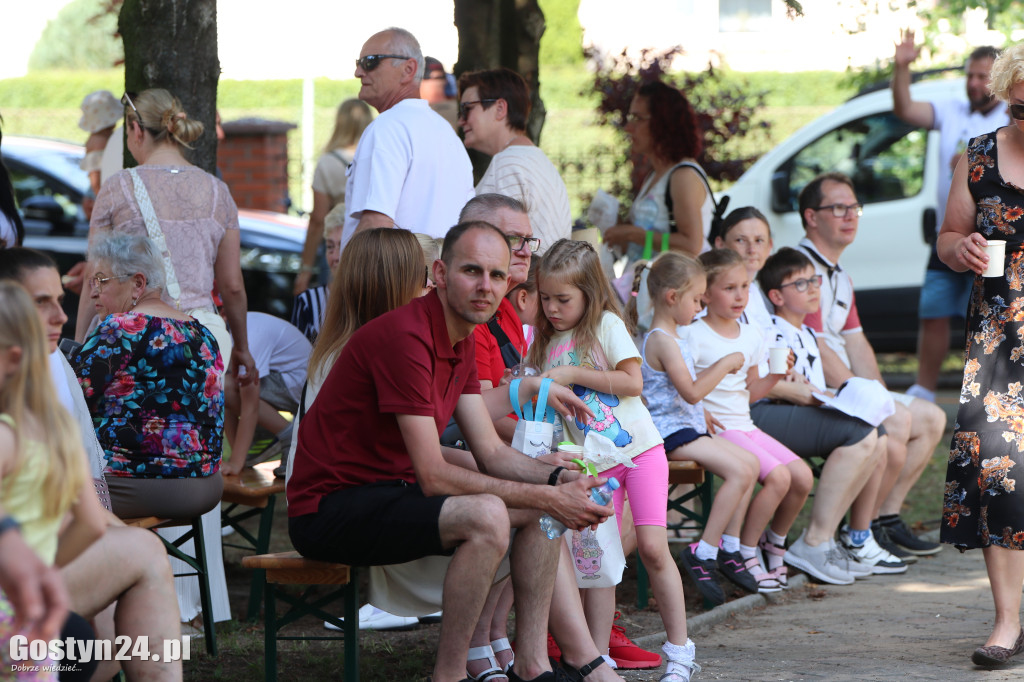 Piknik parafialny przy kościele w Piaskach
